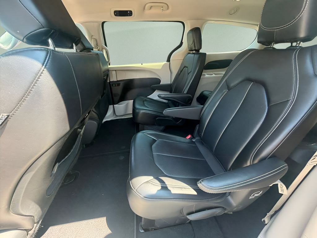 Used 2024 Chrysler Pacifica Van
