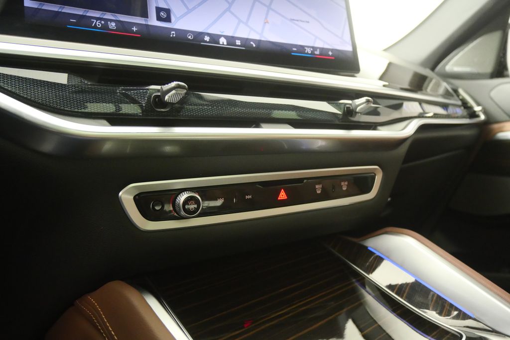 Thumbnail: 2025 BMW X6 - 22