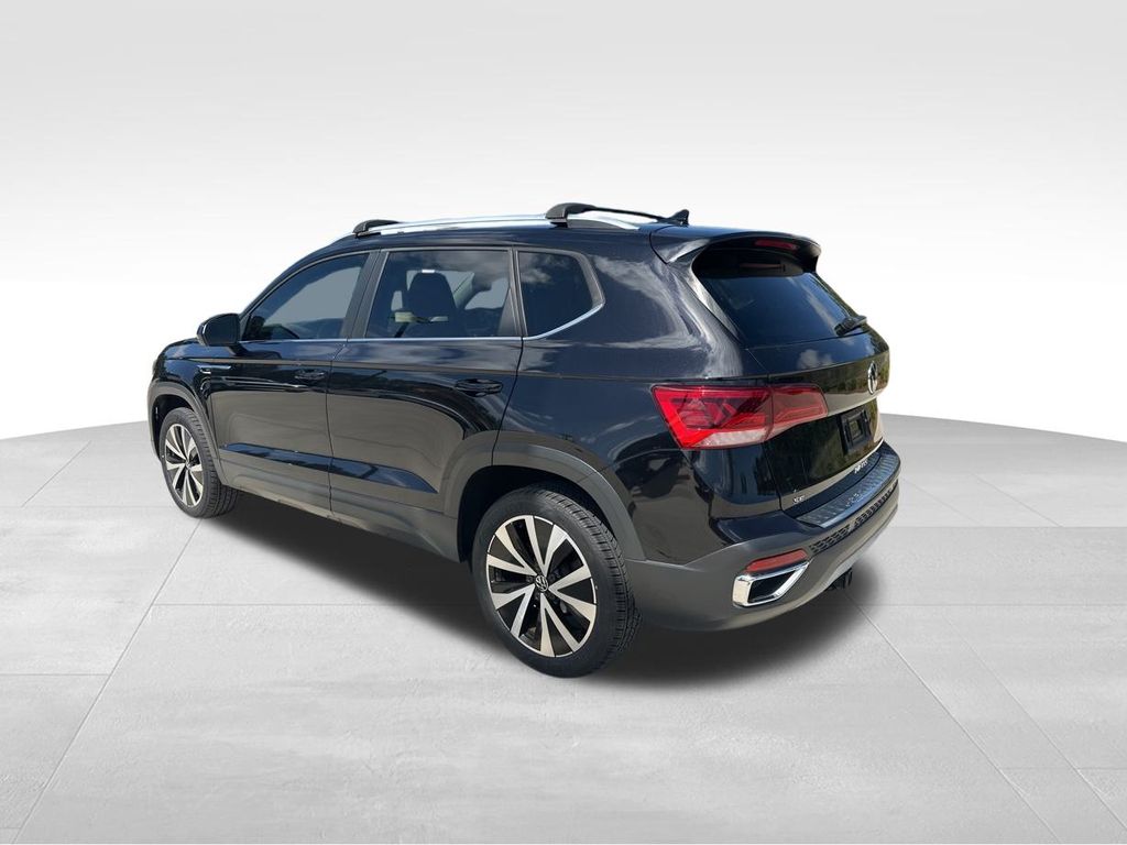 2022 Deep Black Pearl Volkswagen Taos 1.5T SE FWD SUV