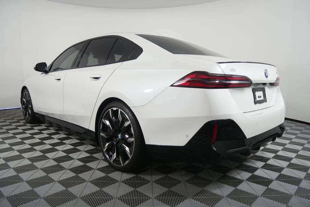 Thumbnail: 2026 BMW i5 - 5