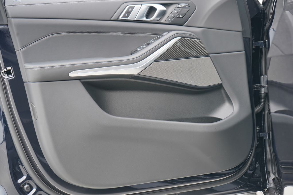 Thumbnail: 2026 BMW X7 - 9