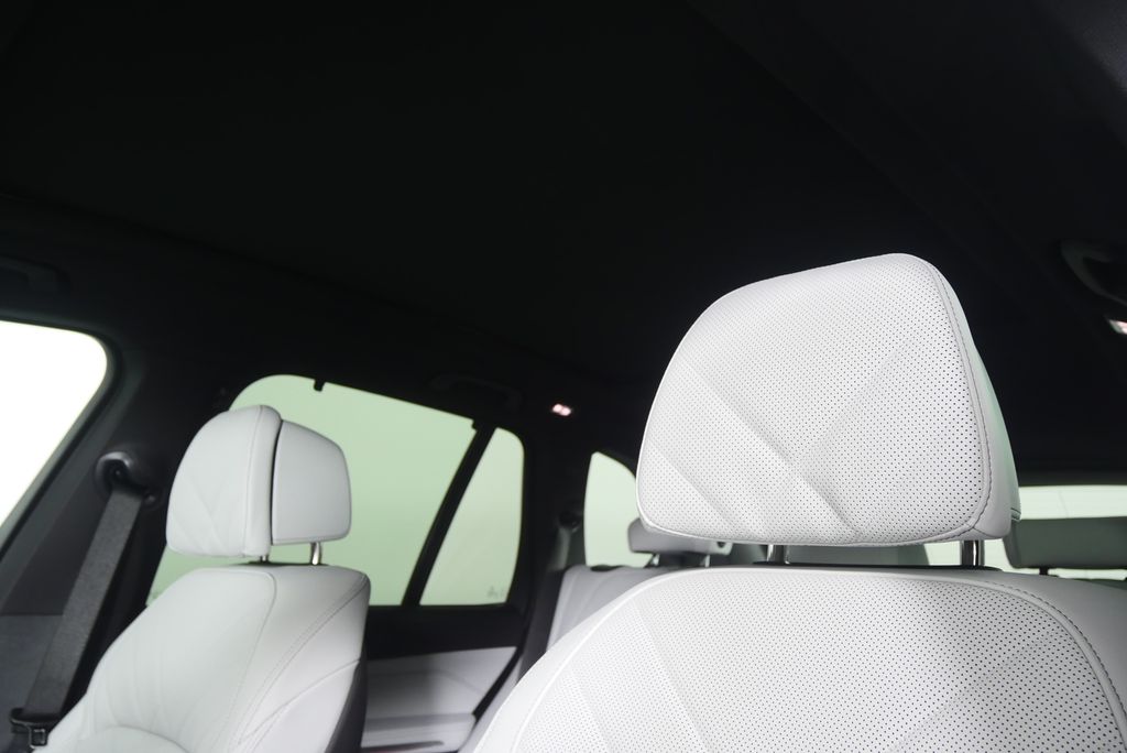 Thumbnail: 2026 BMW X5 - 11