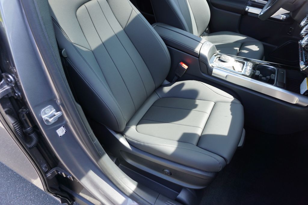 2025 Mercedes-Benz GLB 250 7