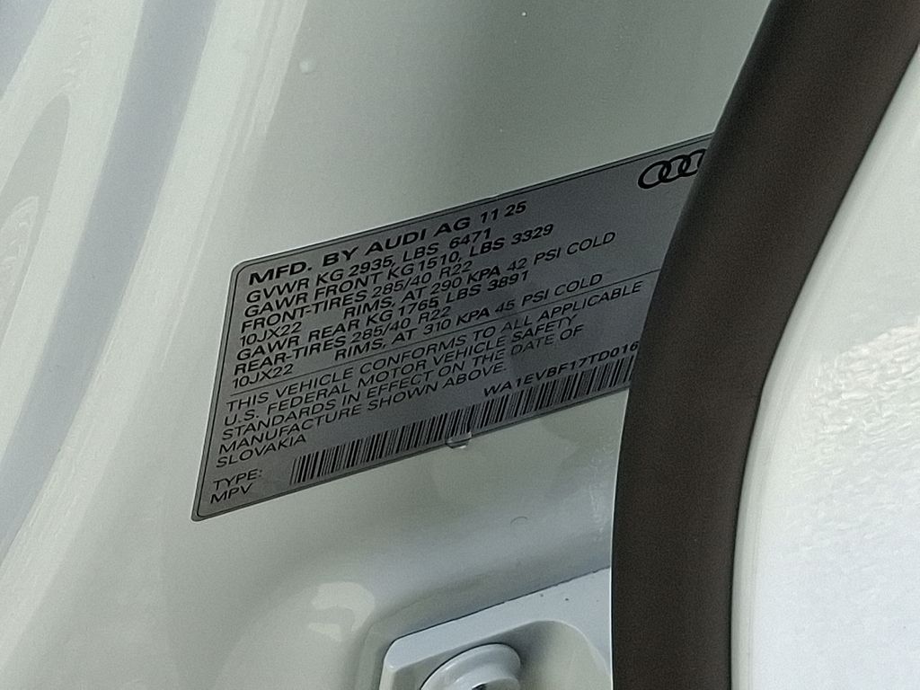 Thumbnail: 2026 Audi Q8 - 10