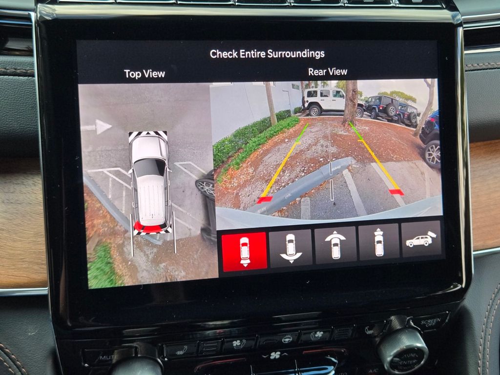 new 2025 Jeep Grand Cherokee car, priced at $61,575