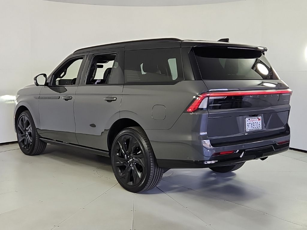 Thumbnail: 2025 Lincoln Navigator - 9