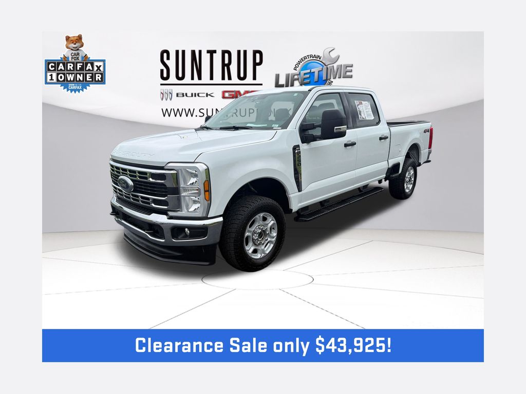 Oxford White 2025 Ford F-250 Super Duty Pickup Truck Four-Wheel Drive Automatic