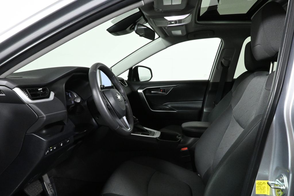 2023 Toyota RAV4 XLE 3