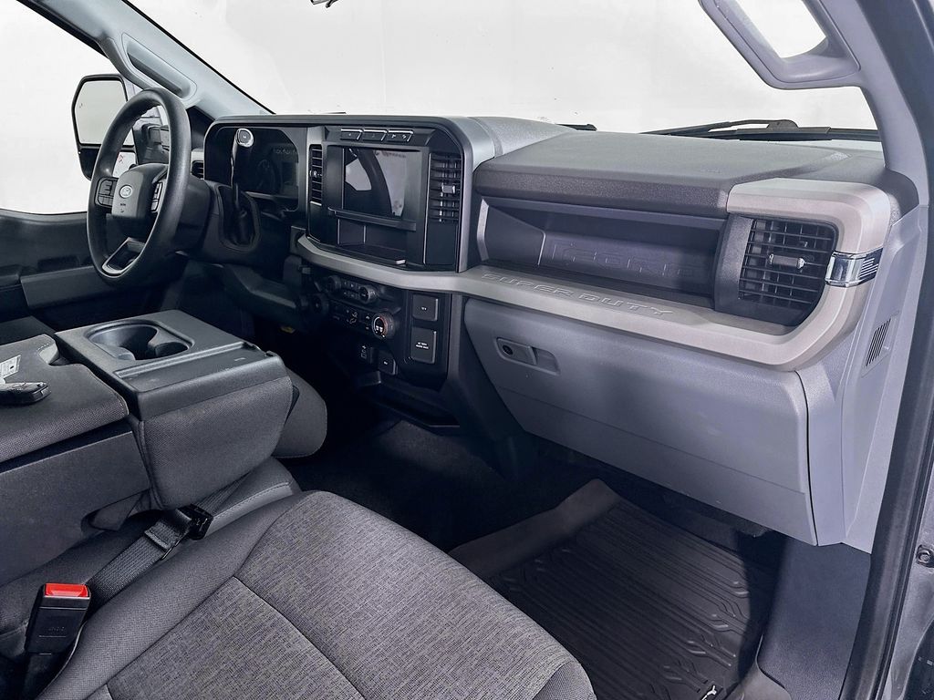 Used 2024 Gray Ford XL image 31