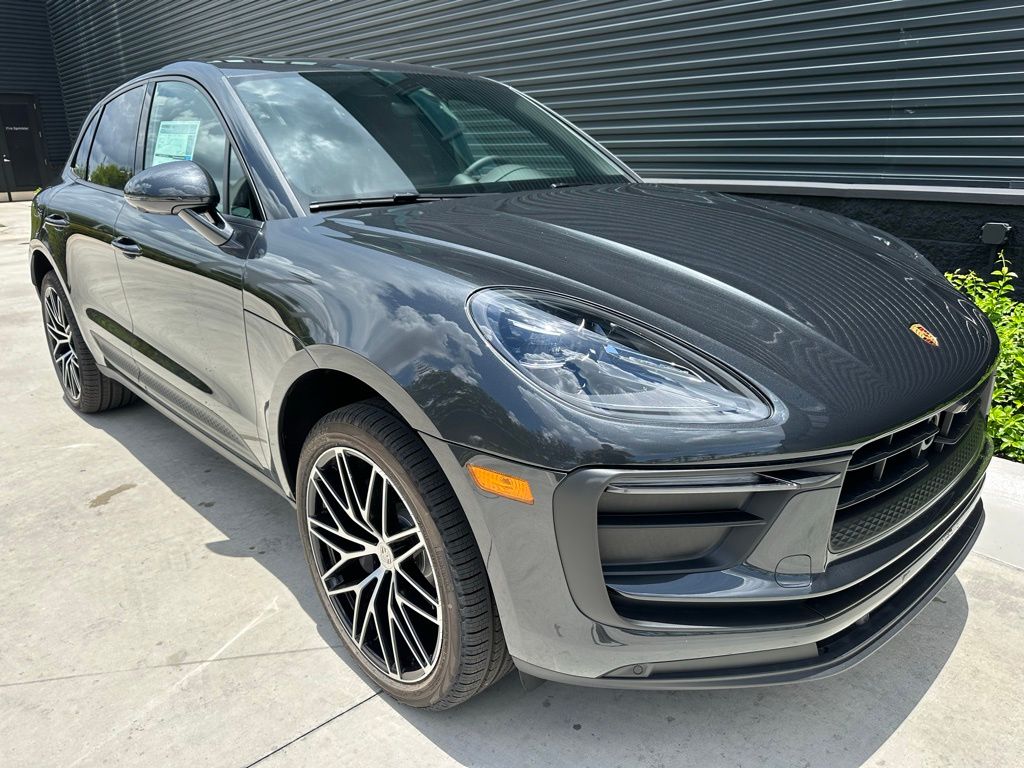 Thumbnail: 2025 Porsche Macan - 9