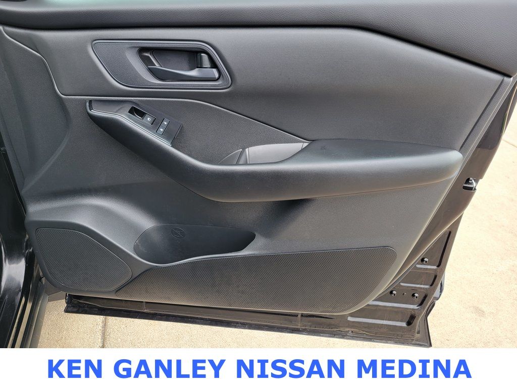 2025 Nissan Rogue S photo