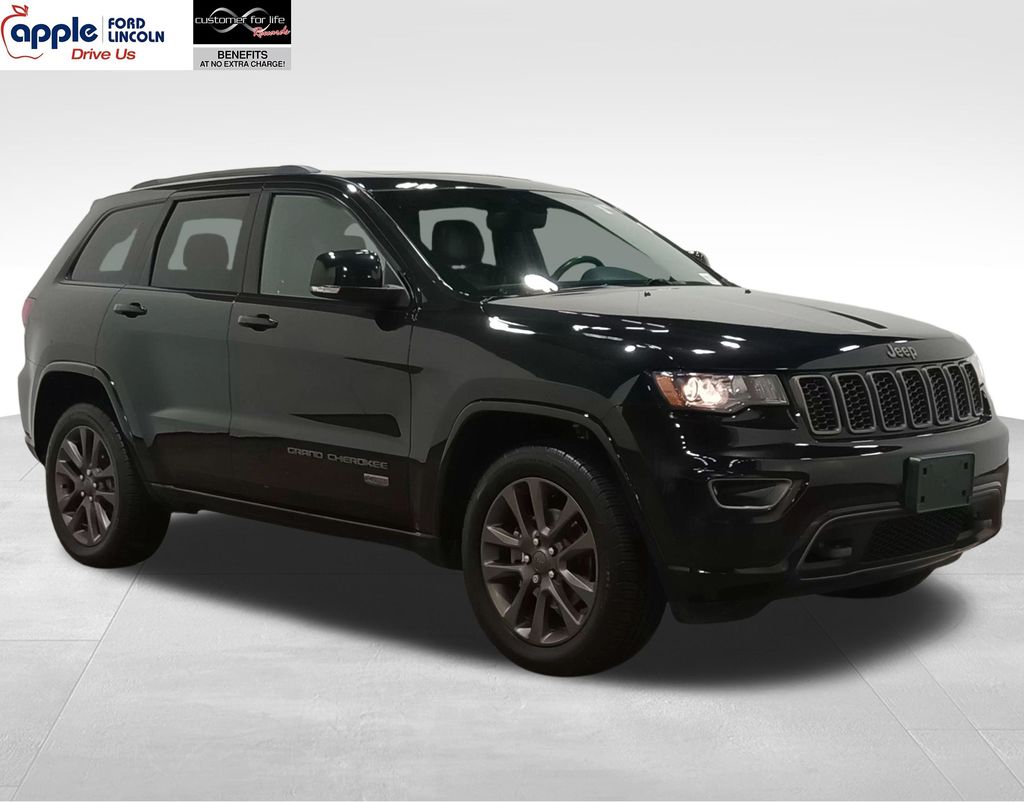 Brilliant Black Crystal Pearlcoat 2016 Jeep Grand Cherokee SUV / Crossover Four-Wheel Drive 8-Speed Automatic