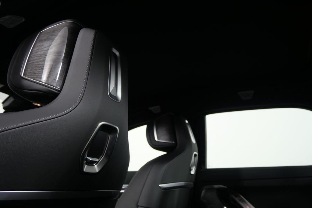 2025 BMW i7 xDrive60 21