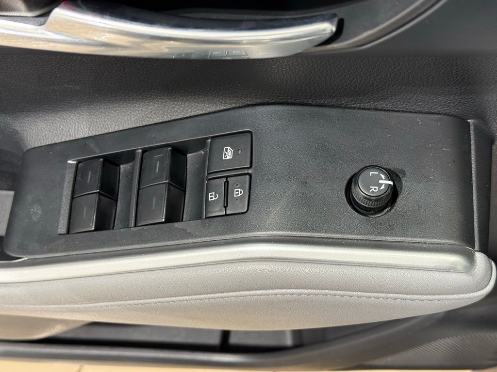 Thumbnail: 2022 Toyota Highlander - 16