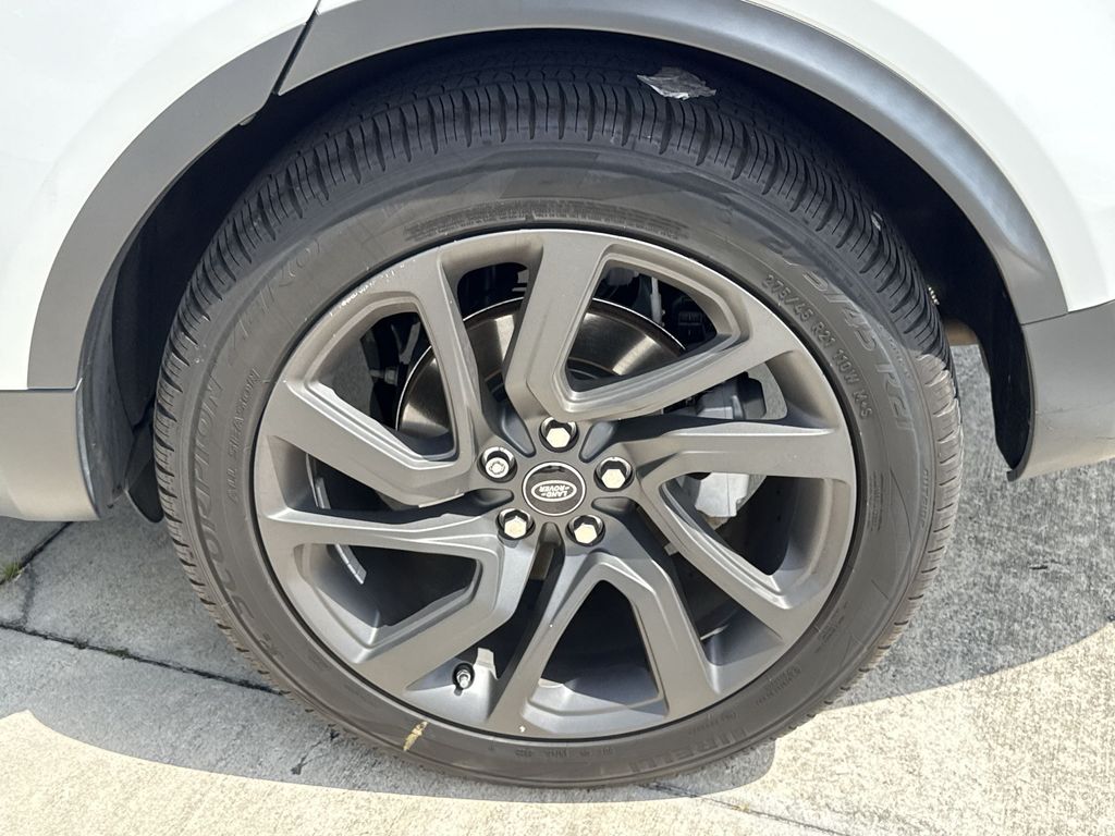 Thumbnail: 2018 Land Rover Discovery - 31