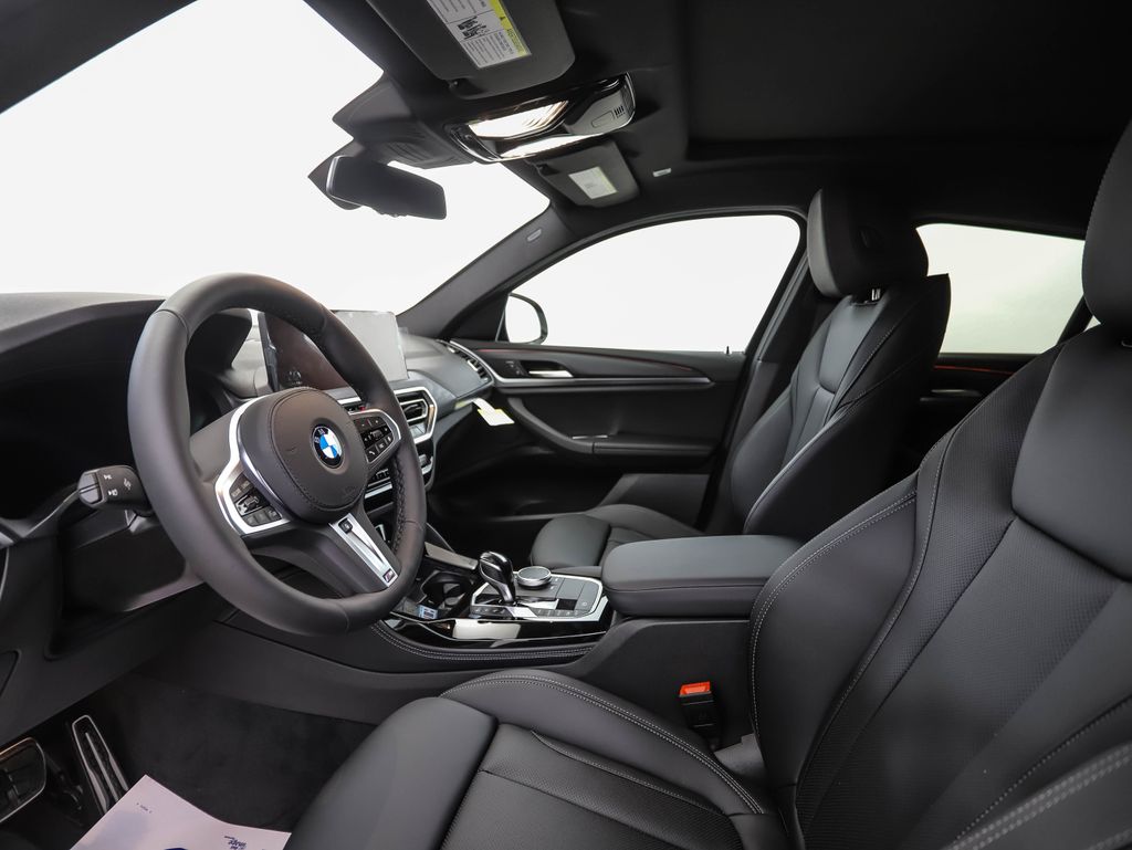Thumbnail: 2025 BMW X4 - 10