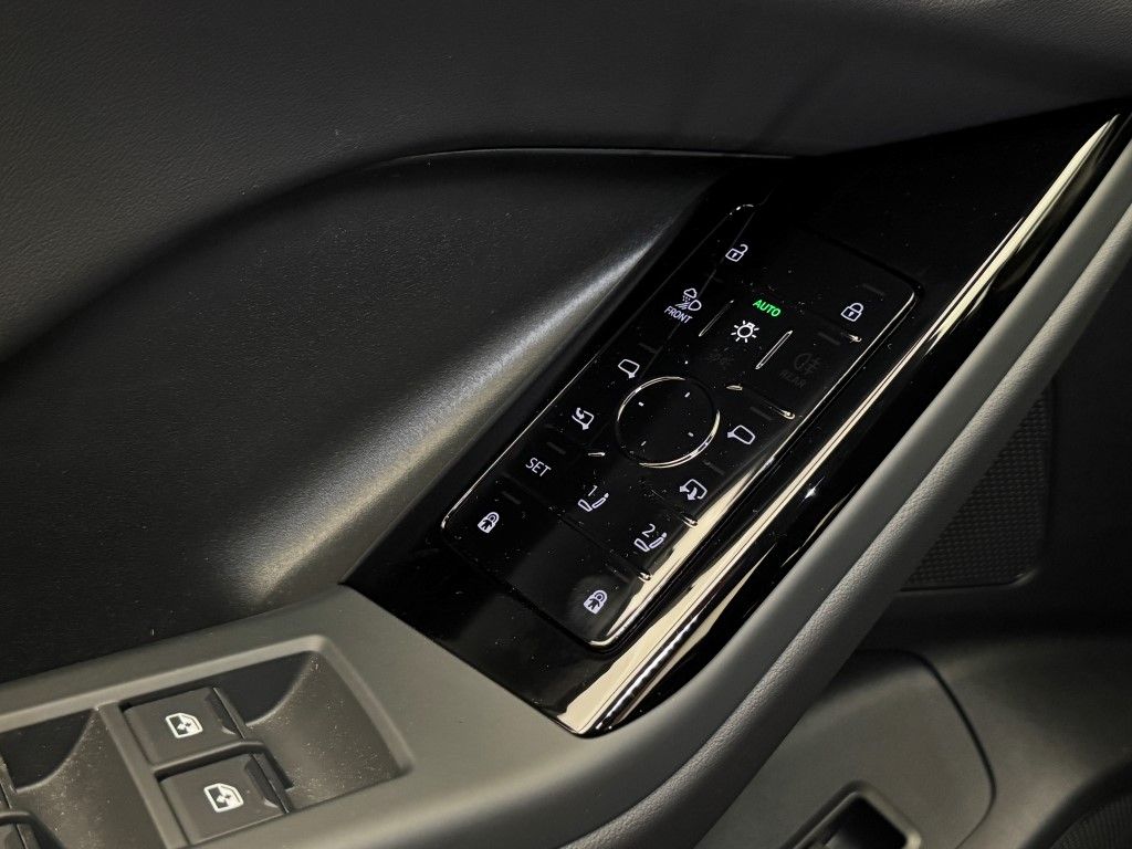 2025 Audi e-tron Premium 31