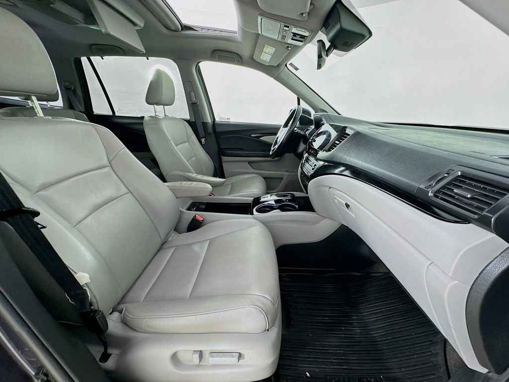 Used Car 2022 Honda Pilot  Touring For Sale Under $30,000 In Austin, Texas