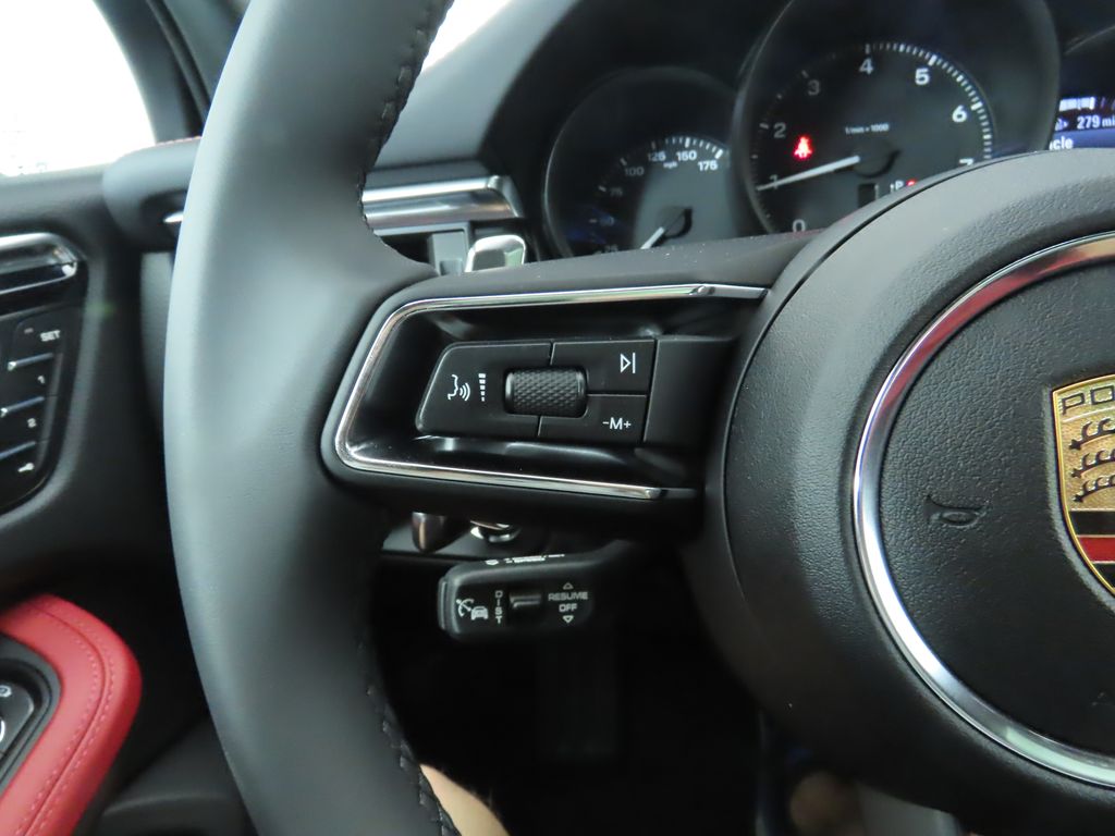 Thumbnail: 2025 Porsche Macan - 14
