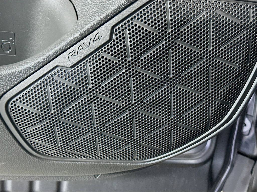 Thumbnail: 2020 Toyota RAV4 - 18