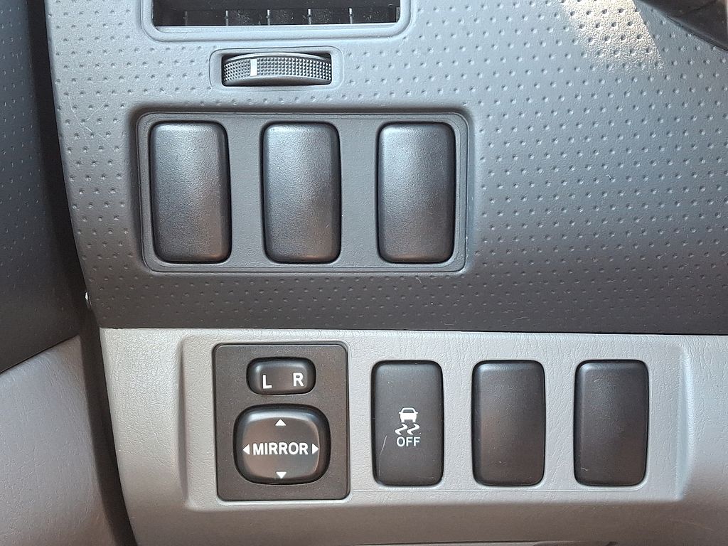 Thumbnail: 2011 Toyota Tacoma - 21