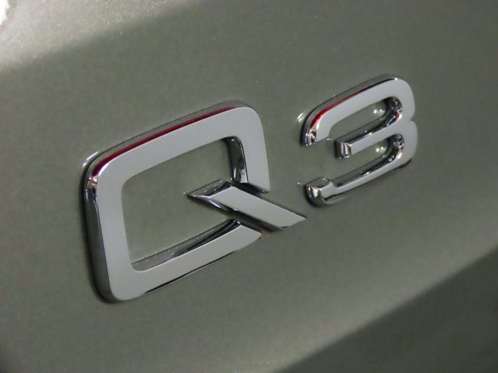 Thumbnail: 2025 Audi Q3 - 9