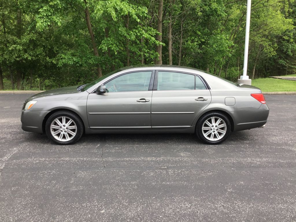 2005 Toyota Avalon XL 2