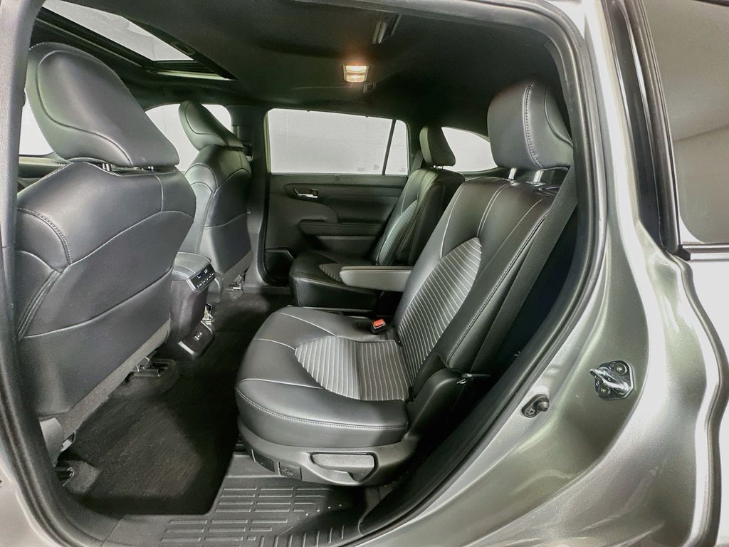 Thumbnail: 2024 Toyota Highlander - 25