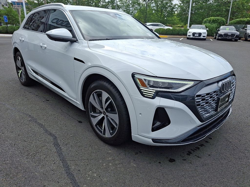 Thumbnail: 2024 Audi Q8 e-tron - 3