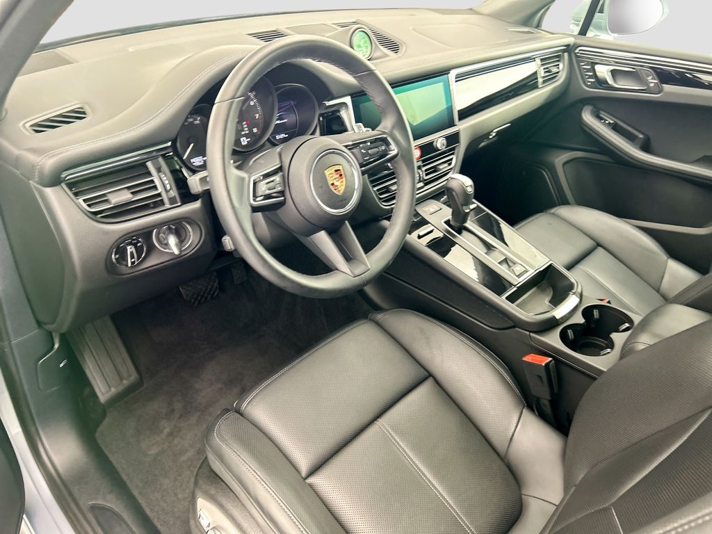 Thumbnail: 2025 Porsche Macan - 4