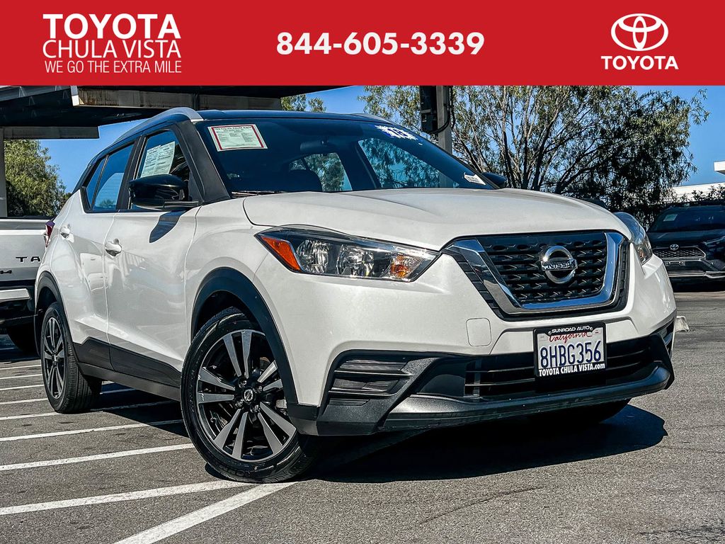 Aspen White/Super Black 2018 Nissan Kicks SUV / Crossover Front-Wheel Drive Continuously Variable Transmission