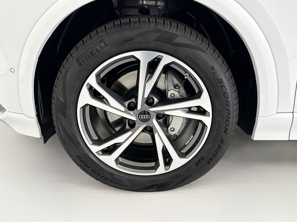Thumbnail: 2027 Audi Q6 e-tron - 30