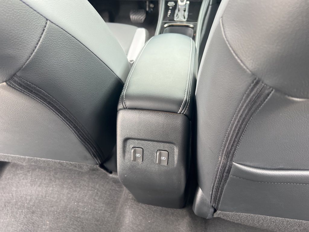 2024 Nissan Kicks SR photo