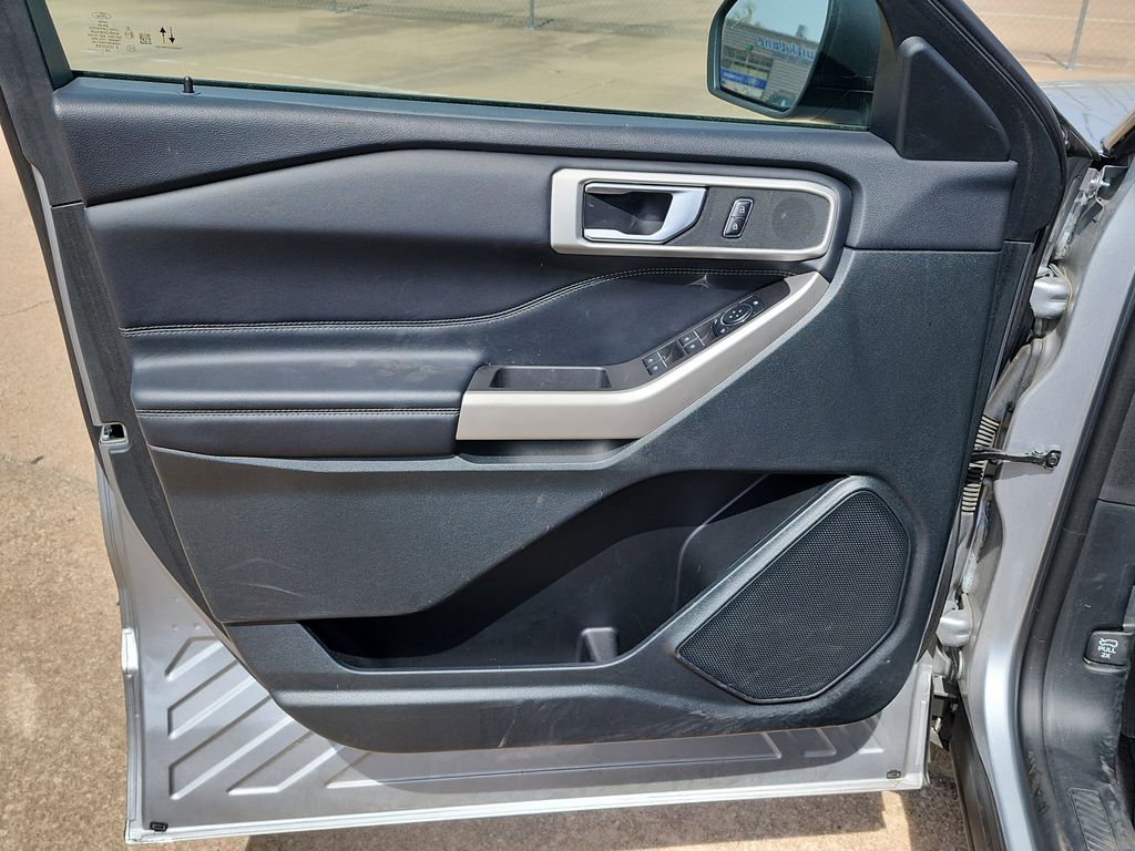 2023 Ford Explorer XLT photo