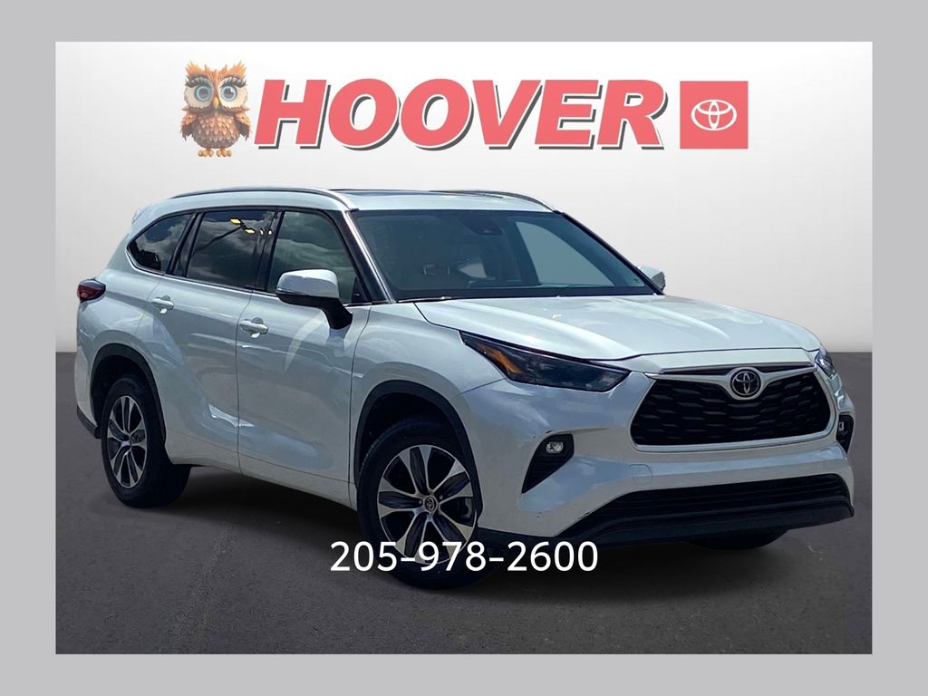White (Wind Chill Pearl) 2022 Toyota Highlander SUV / Crossover Front-Wheel Drive 8-Speed Automatic