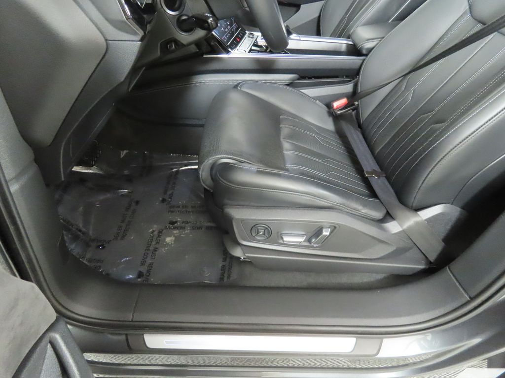 Thumbnail: 2019 Audi e-tron - 32