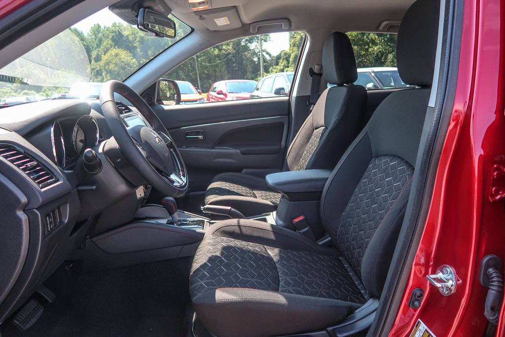 2027 Mitsubishi Outlander Sport LE