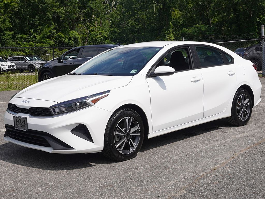 Used 2024 White Kia LXS image 6