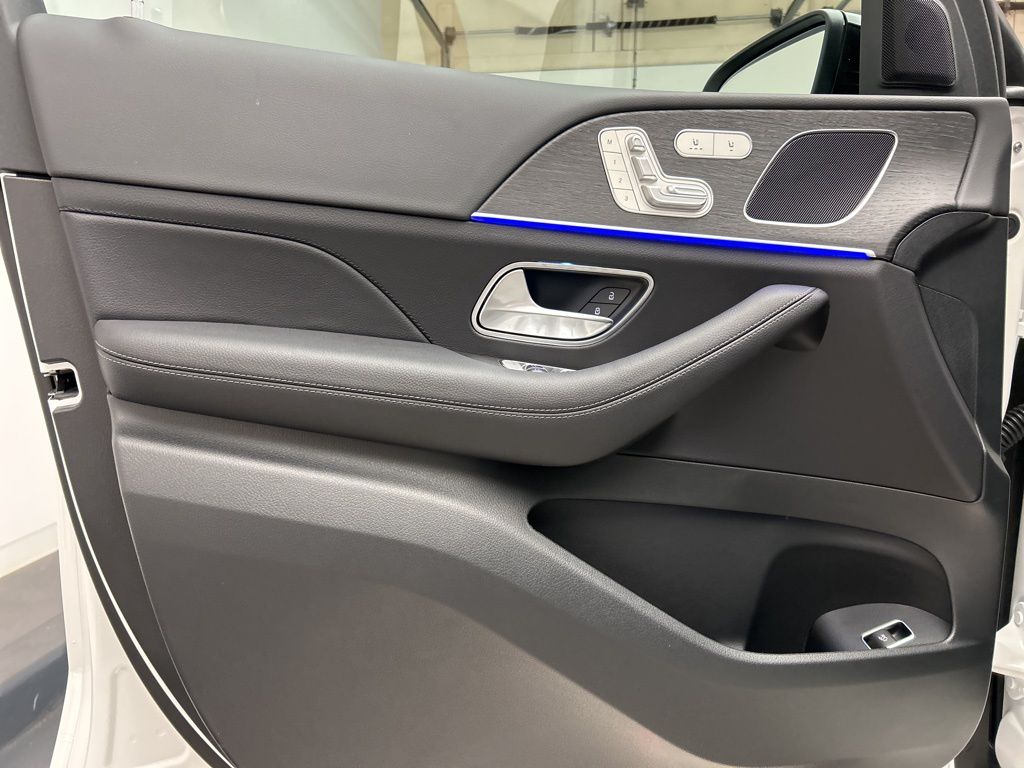 Thumbnail: 2025 Mercedes-Benz GLE - 11