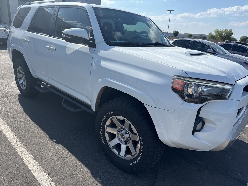 Thumbnail: 2016 Toyota 4Runner - 3