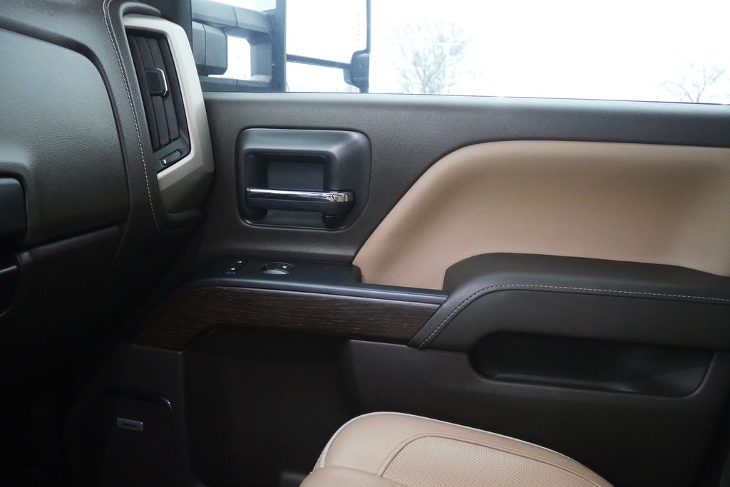 Thumbnail: 2018 GMC Sierra 2500 - 25