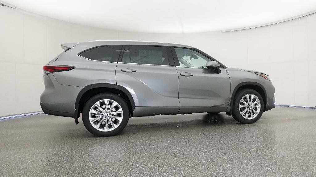 Thumbnail: 2025 Toyota Highlander - 18