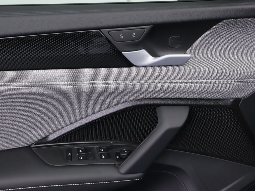 Thumbnail: 2025 Volkswagen Tiguan - 23