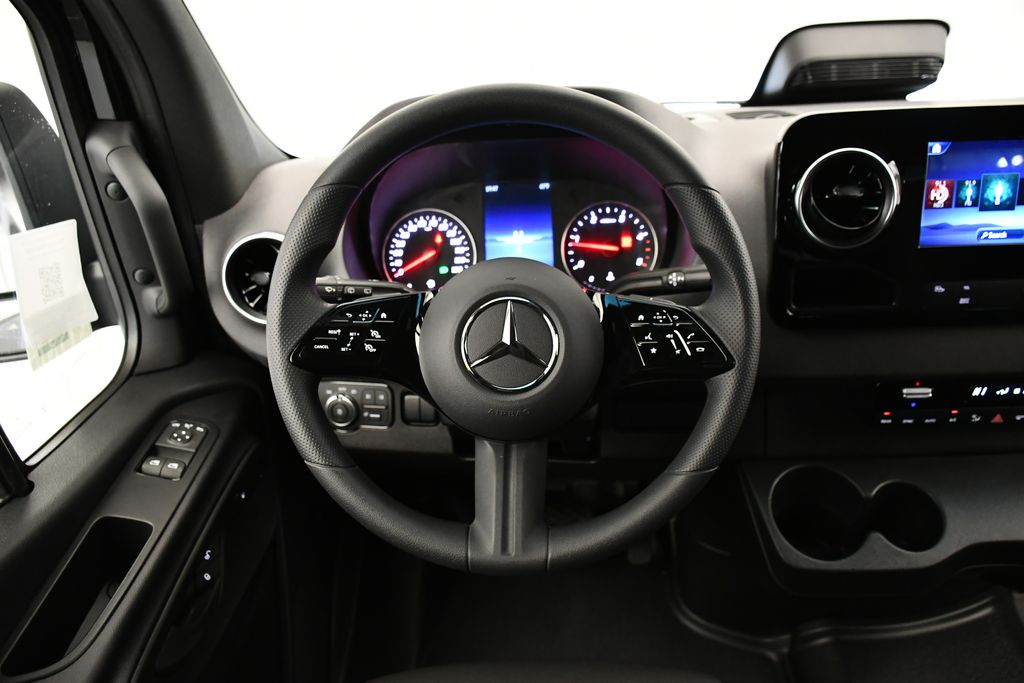 Thumbnail: 2025 Mercedes-Benz Sprinter - 16
