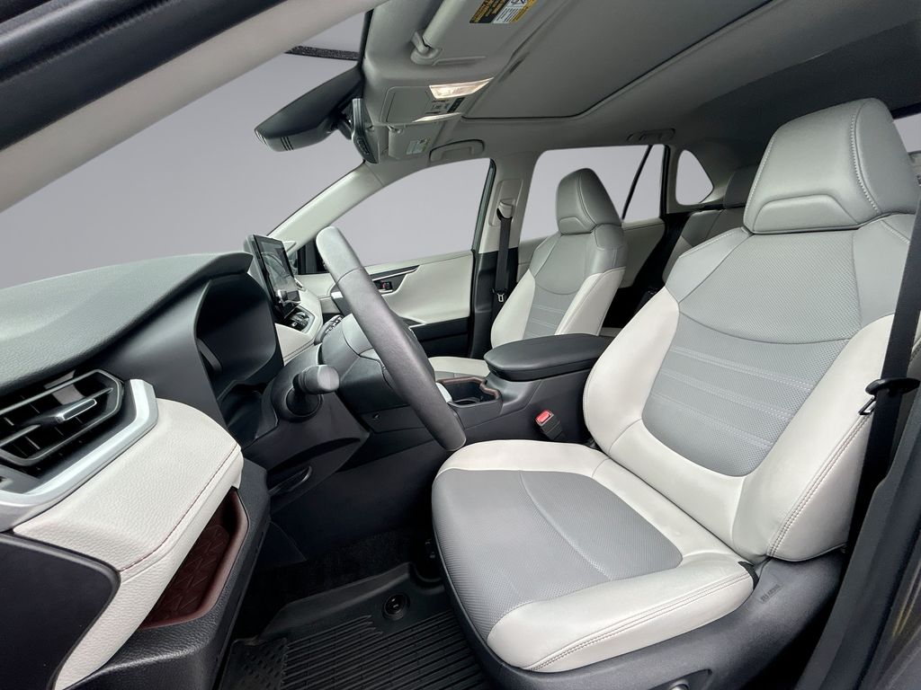 Thumbnail: 2025 Toyota RAV4 - 30