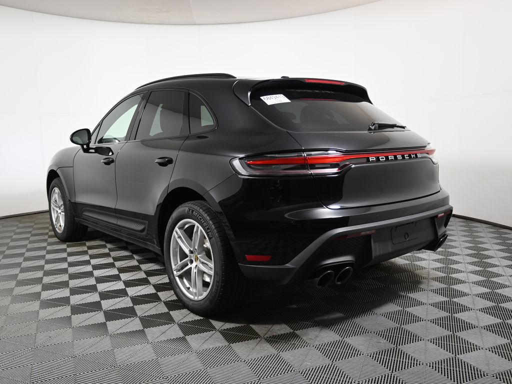 Thumbnail: 2025 Porsche Macan - 3