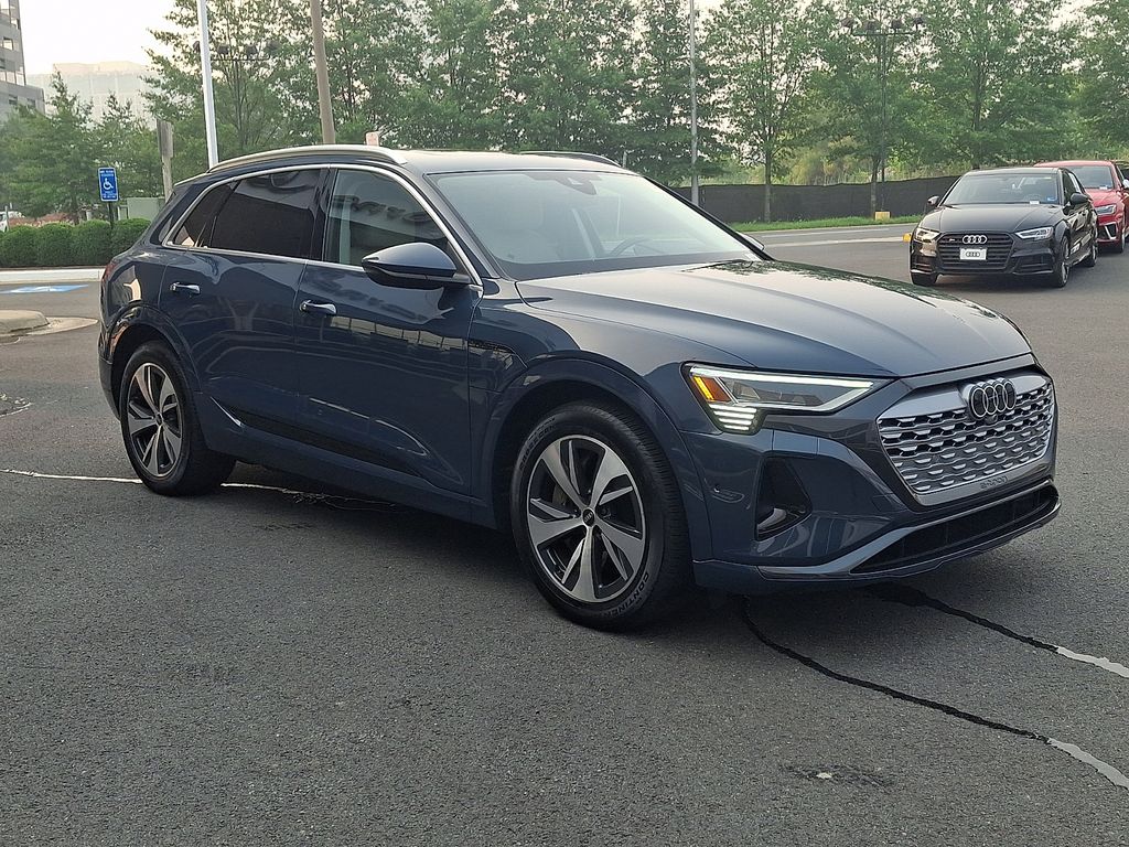 Thumbnail: 2024 Audi Q8 e-tron - 3
