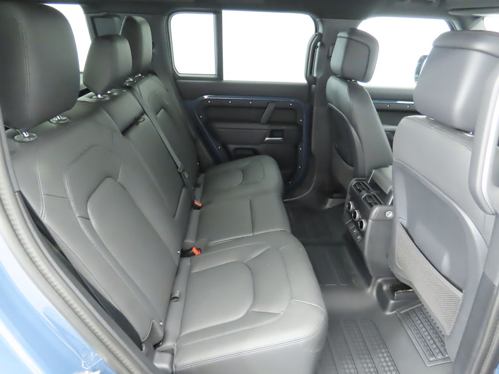 2025 Land Rover Defender 110 22