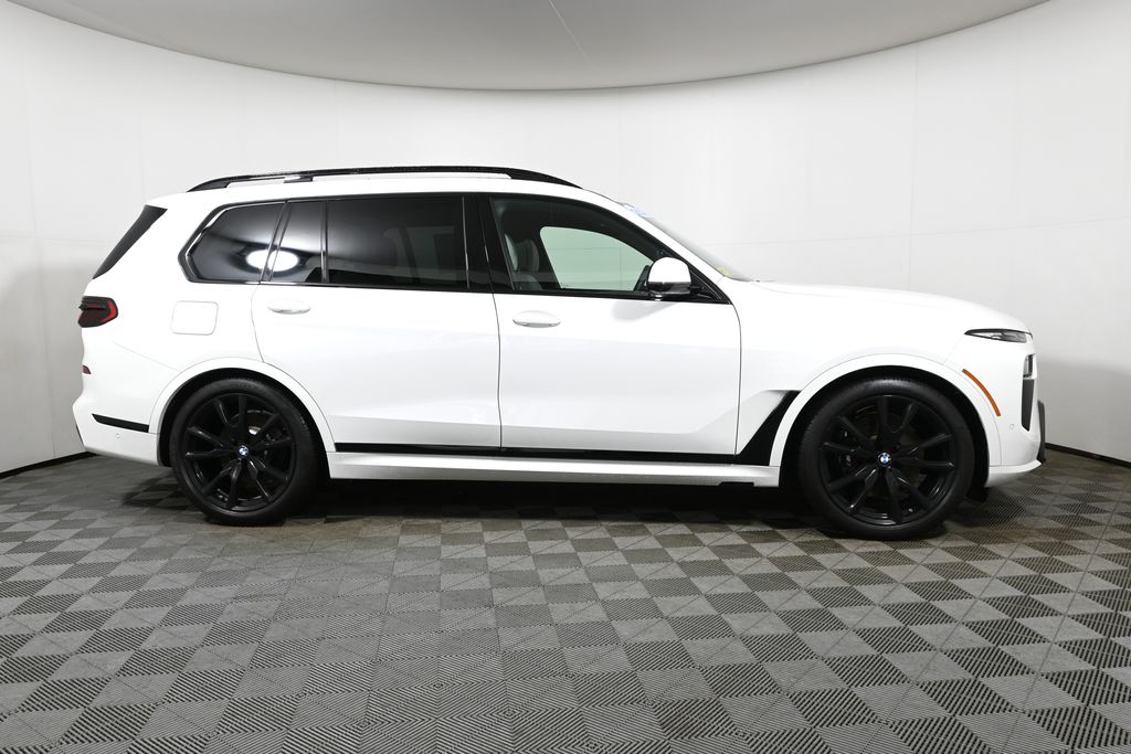 Thumbnail: 2026 BMW X7 - 8