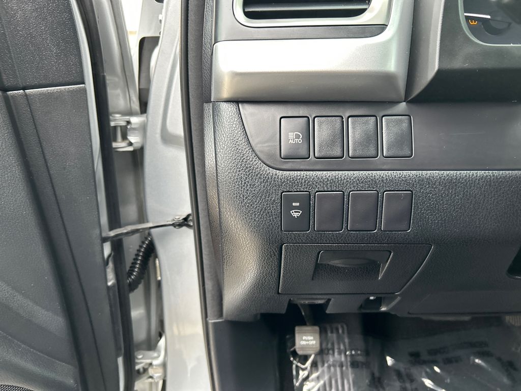 2017 Toyota Highlander LE 12